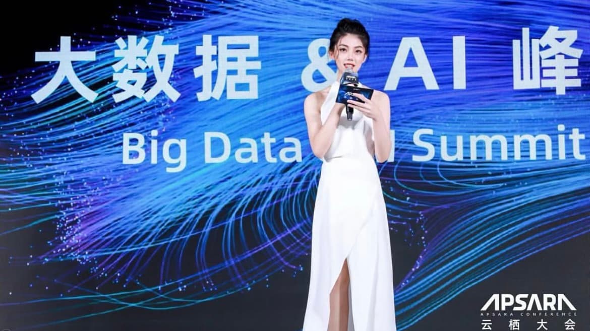 Xiangxi Chen hosting the Big Data and AI Summit